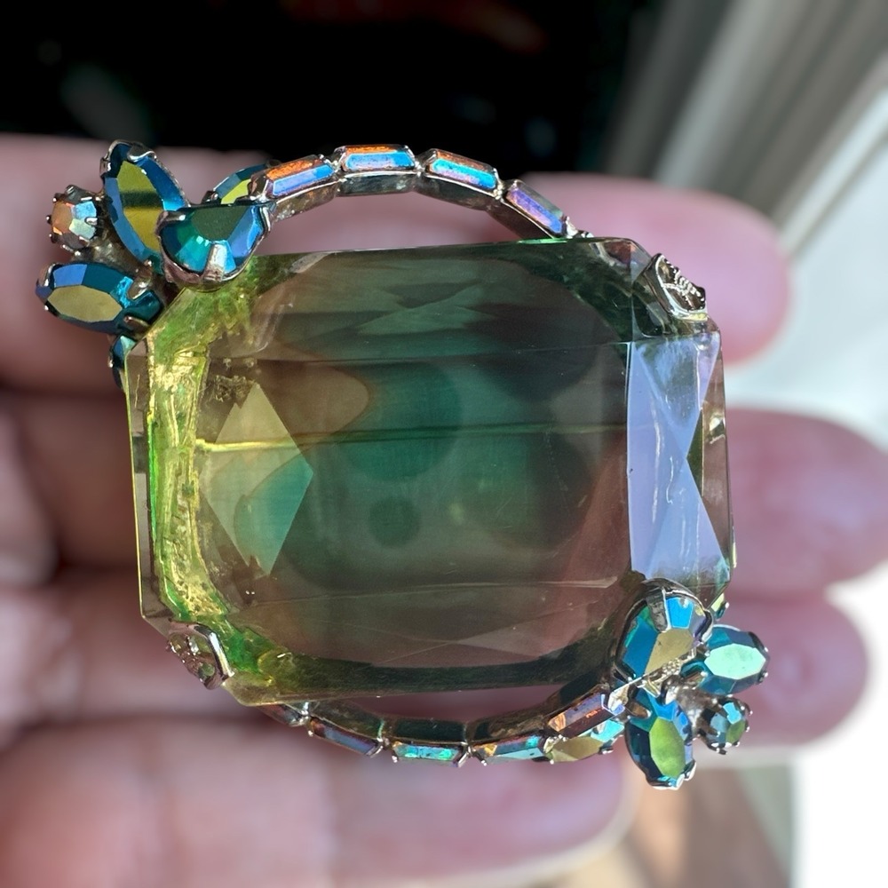 VTG‎ Shadowbox Cocktail Brooch 2 Inch Vitrail Emerald Cut Blue AB Gold Filigree